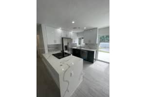 912 Ne 5th St 912, Hallandale Beach