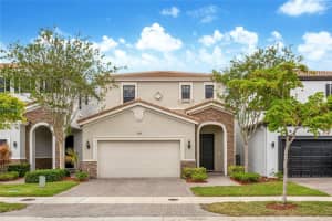 704 Ne 193 St, Miami