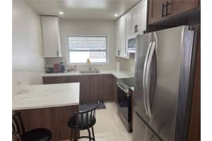 825 Ne 6th St 1, Hallandale Beach