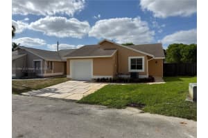 920 Sw 111th Ave 1, Pembroke Pines