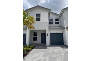 18410 Sw 2nd St, Pembroke Pines