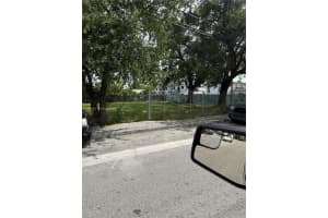2600 Nw 24th Ct, Miami