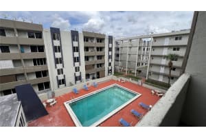 10000 Nw 80th Ct 2416, Hialeah Gardens