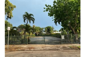 2174 Sw 9th St, Miami