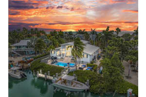 1220 Coury Dr, Key Colony