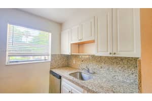 11 Edgewater Dr 8, Coral Gables