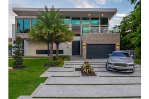 521 Holiday Dr, Hallandale Beach