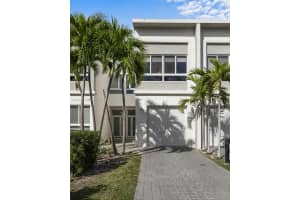 2457 Ne 135th St 2457, North Miami