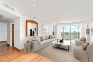 20281 E Country Club Dr 909, Aventura