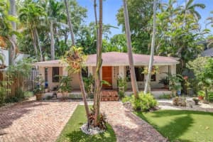2810 Crystal Ct, Miami