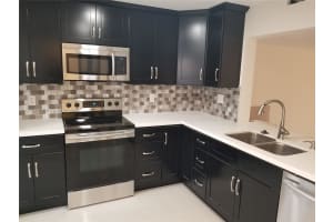 907 Ne 27th Ave 907, Hallandale Beach