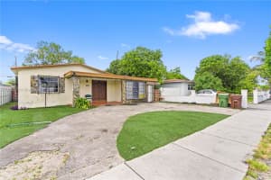 788 W 32nd St, Hialeah