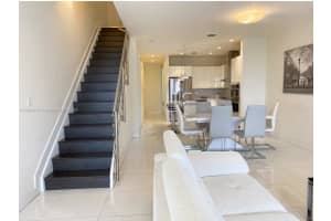 10220 Nw 63rd Ter 213, Doral
