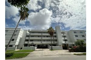 3527 Ne 168th St 408, North Miami Beach