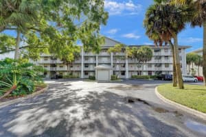 1510 Whitehall Dr 402, Davie