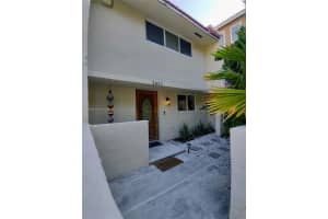 3853 Ne 170th St B10, North Miami Beach