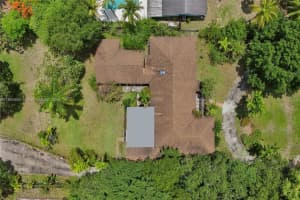 65 Ne 152nd St, Miami
