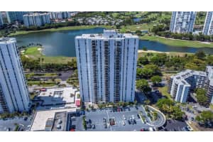 3625 N Country Club Dr 1804, Aventura