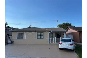 10075 Nw 129th Ter, Hialeah Gardens