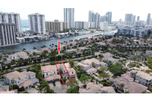 826 E Spinnaker Dr E, Hollywood