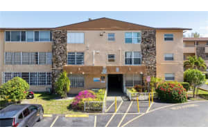 140 Royal Palm Rd 314-4, Hialeah Gardens