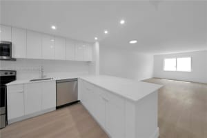 251 Galen Dr 316e, Key Biscayne