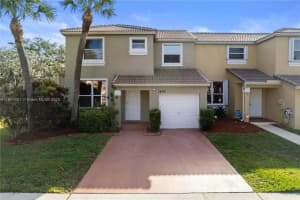 1437 Nw 154th Ln, Pembroke Pines