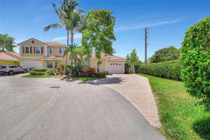 1150 Queen Palm Ct, Hollywood