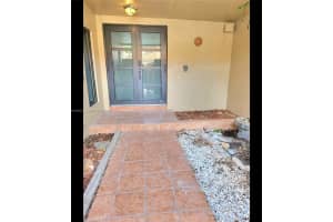 19530 Cypress Ct, Hialeah