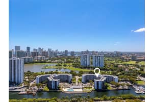 3401 N Country Club Dr 105, Aventura