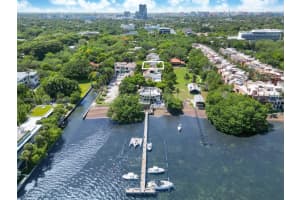 3169 Via Abitare Way 6, Miami