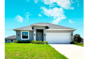 5027 S Peachtree Cir, La Belle