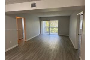 721 N Pine Island Rd 201, Plantation