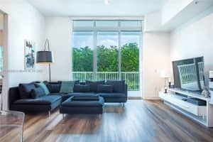 15051 Royal Oaks Ln 102, North Miami