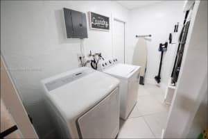8651 Sunset Strip, Sunrise