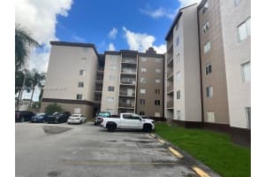 15221 Sw 80th St 201, Miami