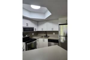 8343 Lake Dr 403, Doral