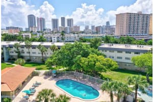270 Layne Blvd 307, Hallandale Beach
