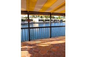 15504 Sharpecroft Dr, Miami Lakes