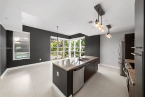 950 Brickell Bay Dr 200, Miami