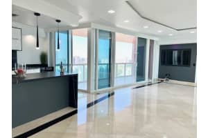 3370 Hidden Bay Dr 2415, Aventura
