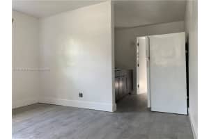 112 Nw 3rd St 112, Hallandale Beach