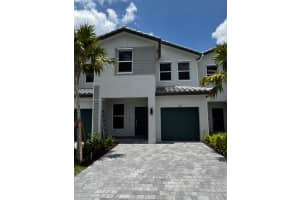 136 Sw 184 Way 136, Pembroke Pines