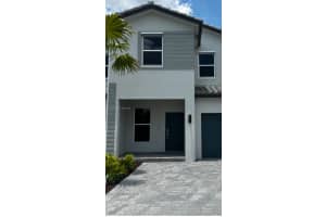 132 Sw 184 Way 132, Pembroke Pines