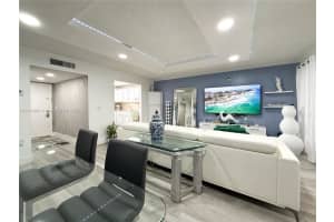 700 Lori Dr 201, Palm Springs