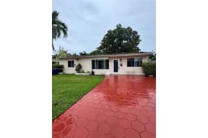 918 Ne 6th St, Hallandale Beach