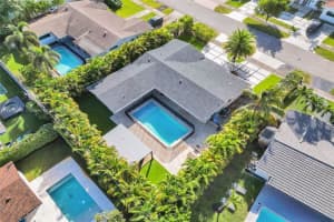 2045 Ne 202nd St, Miami