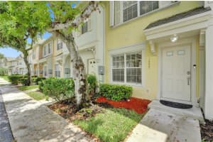16607 Hemingway Dr, Weston
