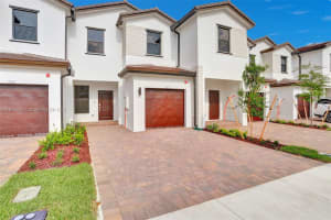 252 Sw 159th Ter 252, Pembroke Pines