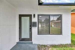 100 Sw 7th St 1-2, Hallandale Beach